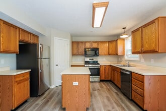 6121 E Newberry Ct in Camby, IN - Building Photo - Building Photo