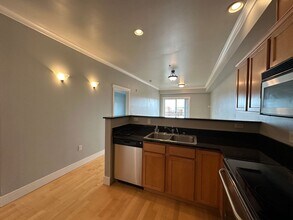 1015 Railroad Ave in Bellingham, WA - Building Photo - Building Photo