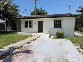 155 Nahkoda Dr in Miami Springs, FL - Building Photo