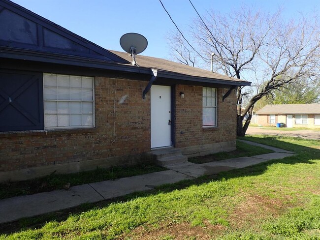 219 Pine Meadow Dr-Unit -D in Kennedale, TX - Building Photo - Building Photo
