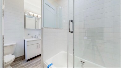 178 E 70th St-Unit -3R in New York, NY - Building Photo - Building Photo