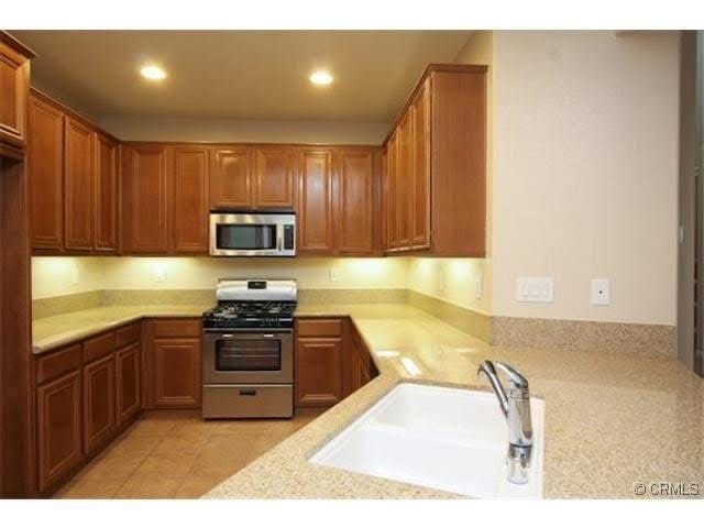 15953 Begonia Ave in Chino, CA - Building Photo - Building Photo