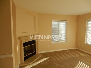 5455 Alvoca Way in Sacramento, CA - Foto de edificio - Building Photo