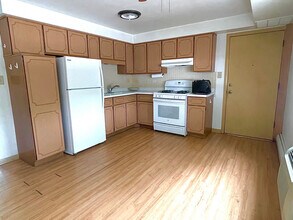 8304 W Forest Preserve Dr in Chicago, IL - Building Photo - Building Photo
