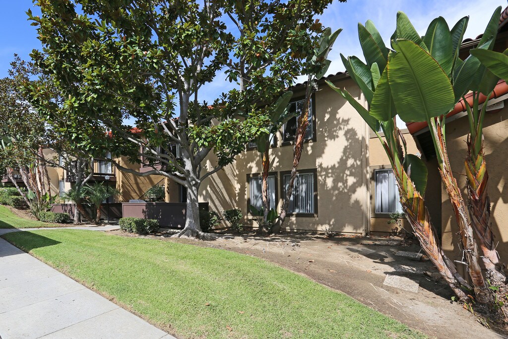 Bella Terra Vista, CA Apartments