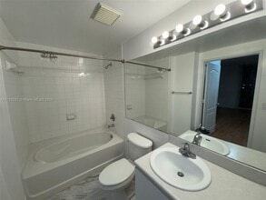 5077 NW 7th St in Miami, FL - Building Photo - Building Photo