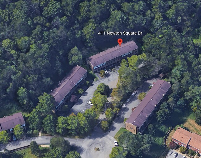 411 Newton Sq Rentals in Moon Township, PA