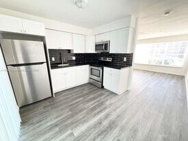 337 SE 23rd Ave in Boynton Beach, FL - Building Photo