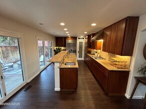 655 E Riverview Cir in Reno, NV - Building Photo - Building Photo