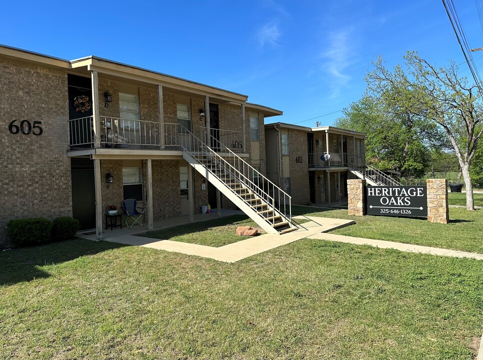 Heritage Oaks in Brownwood, TX - Building Photo