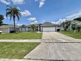 2342 Queenswood Cir in Kissimmee, FL - Building Photo