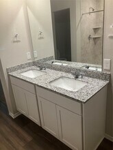 232 Blanco Dr in Huntsville, TX - Foto de edificio - Building Photo