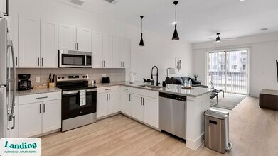 650 E Sycamore St in Denton, TX - Building Photo - Building Photo