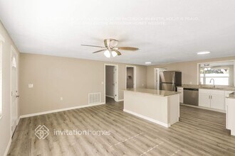 10821 Manchester Rd, Unit 215 in Port Richey, FL - Foto de edificio - Building Photo