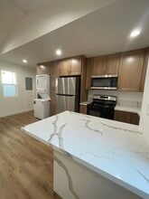 1346 W 37th St in Los Angeles, CA - Building Photo - Building Photo