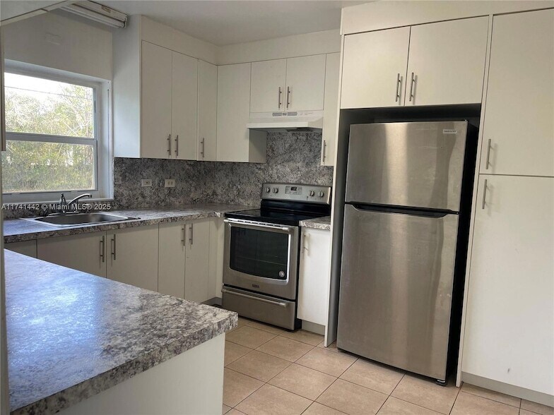 24940 SW 134th Ct, Unit Apt 101 in Homestead, FL - Building Photo
