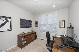 81 Garnett Cir in Copley, OH - Foto de edificio - Building Photo