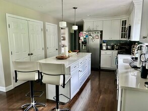 247 Tahattawan Rd in Littleton, MA - Foto de edificio - Building Photo