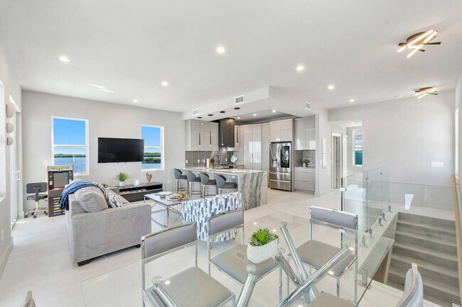 99 Seaside Ave in Key Largo, FL - Building Photo - Building Photo