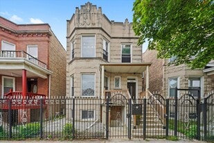 3353 W Evergreen Ave, Unit G in Chicago, IL - Building Photo