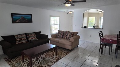 4346 Creekside Blvd in Kissimmee, FL - Building Photo - Building Photo