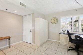 275 Palm Ave, Unit A201 in Jupiter, FL - Foto de edificio - Building Photo