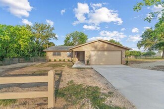 140 Parsonage St in Azle, TX - Building Photo - Building Photo