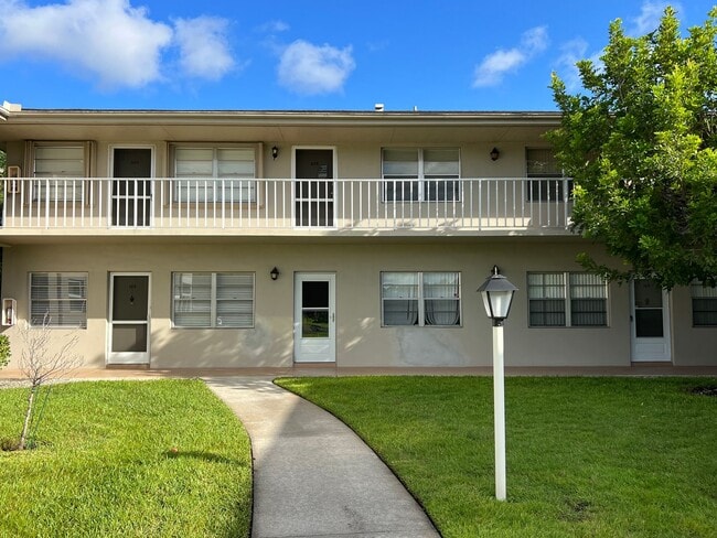 7 Lake Vista Trail in Port St. Lucie, FL - Building Photo - Building Photo