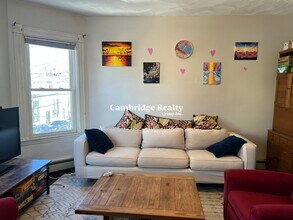 18 Valentine St, Unit 2T in Cambridge, MA - Building Photo - Building Photo