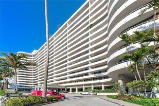 5555 Collins Ave in Miami, FL - Building Photo