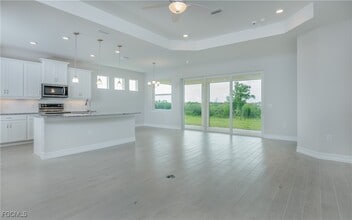 374 Spg Hl Lk Lp in Cape Coral, FL - Foto de edificio - Building Photo
