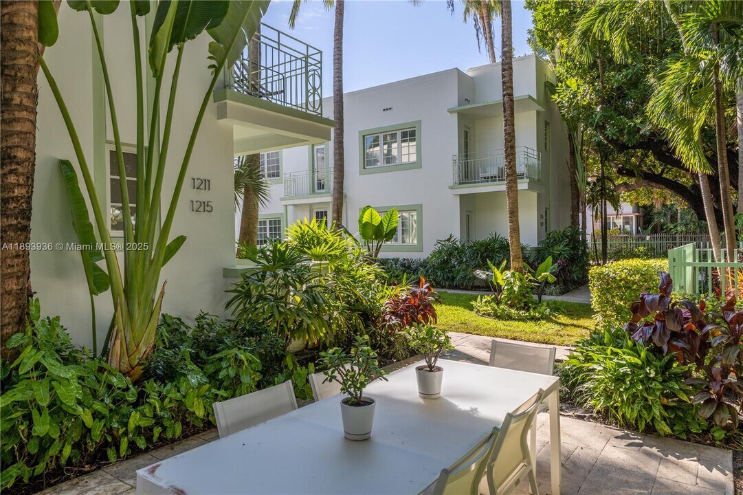 1211 Meridian Ave in Miami Beach, FL - Building Photo