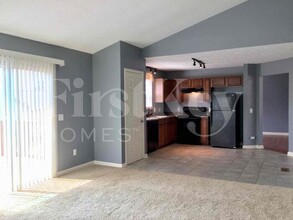 10703 Regis Ct in Indianapolis, IN - Foto de edificio - Building Photo