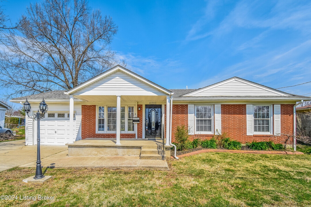 6201 W Pages Ln in Louisville, KY - Building Photo
