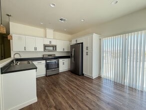 6935 Wilshire Ave in Twentynine Palms, CA - Building Photo - Building Photo