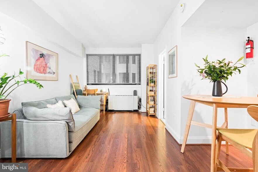 1701 16th St NW, Unit 204 in Washington, DC - Building Photo
