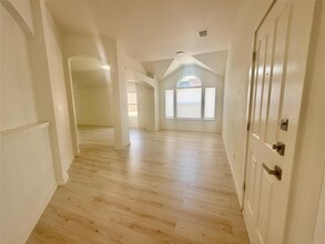 5617 Lomita Verde Cir in Austin, TX - Building Photo - Building Photo