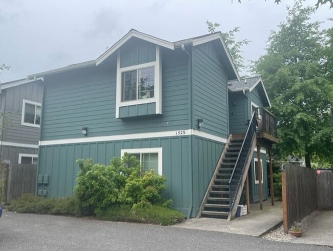 property at 1529 Lincoln St