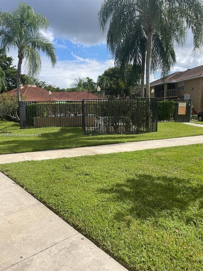 10476 NW 8th St in Pembroke Pines, FL - Building Photo - Building Photo