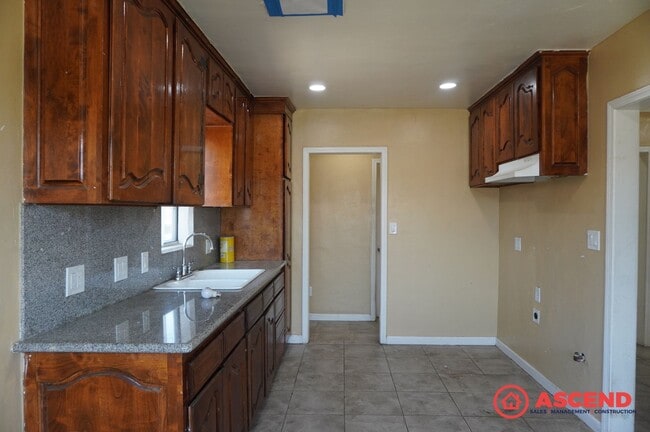 430 Goodman St in Bakersfield, CA - Building Photo - Building Photo