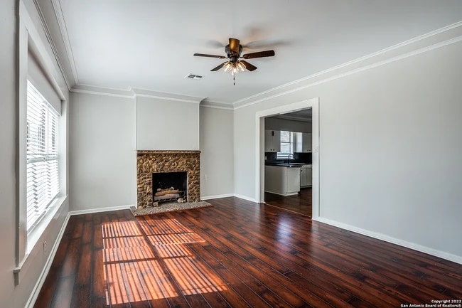 2739 SE Loop 410 in San Antonio, TX - Foto de edificio - Building Photo