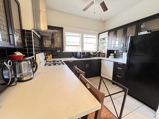 3023 1/2 Van Buren Pl in Los Angeles, CA - Building Photo - Building Photo
