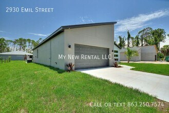 2930 Emil St in North Port, FL - Foto de edificio - Building Photo