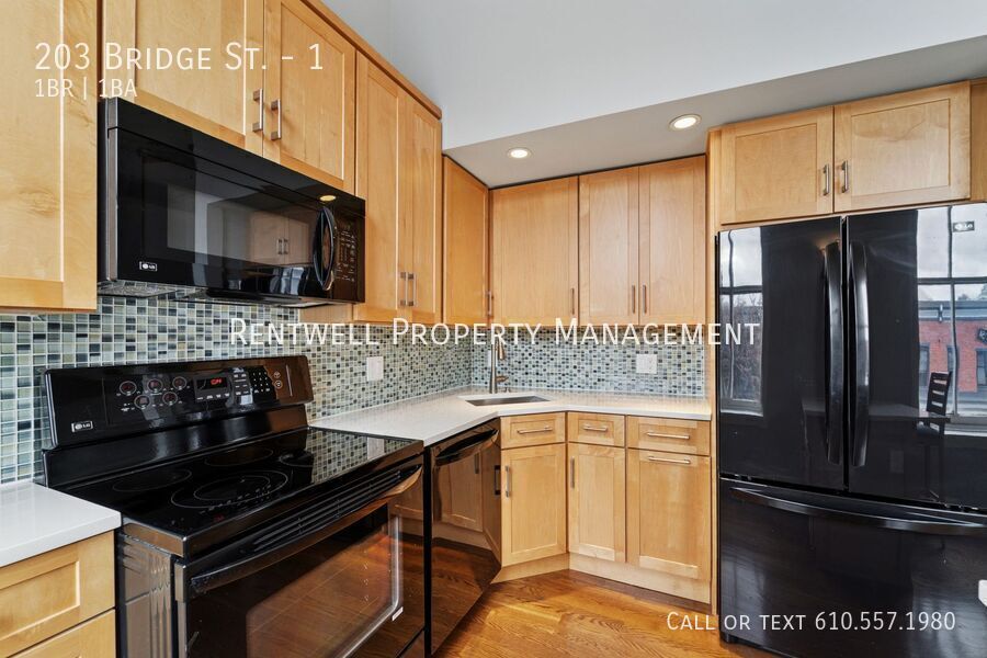 203 Bridge St in Phoenixville, PA - Building Photo