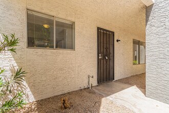 7494 E Earll Dr in Scottsdale, AZ - Building Photo - Building Photo