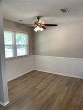 210 N 4th St in Springfield, NE - Foto de edificio - Building Photo