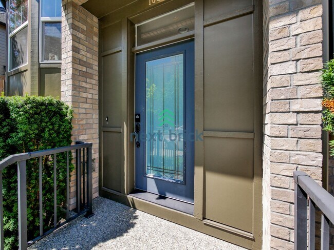 1053 10th Ave NE in Issaquah, WA - Foto de edificio - Building Photo