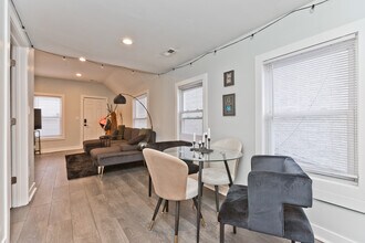 1708 S Morgan St, Unit 2R in Chicago, IL - Foto de edificio - Building Photo