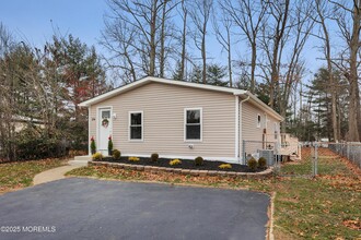 20 Fawn Run in Englishtown, NJ - Building Photo - Building Photo