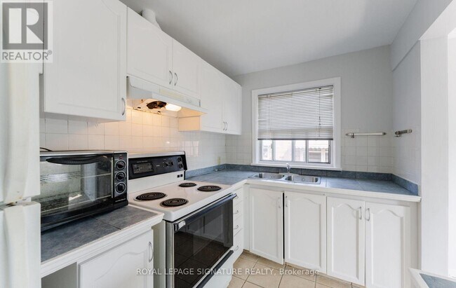 56 Mendota Rd in Toronto, ON - Building Photo - Building Photo